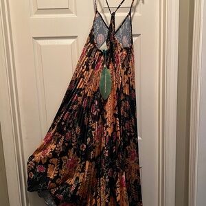 Farm Rio - Black Arabesque Floral Pleated Midi Dress